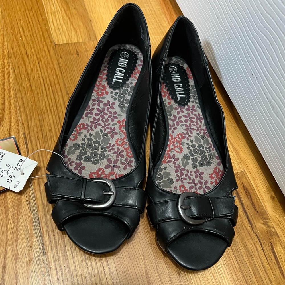 No call open toe flats, size 9.5, NWT
